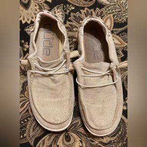 Good used condition. Size 9.